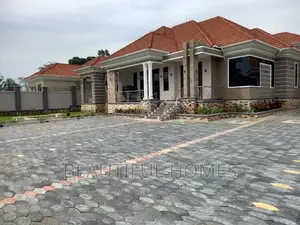 Furnished 4bdrm House in Kira Ministers for sale