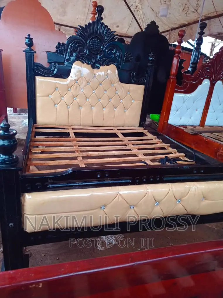 Cream Kingsize Bed 5x6