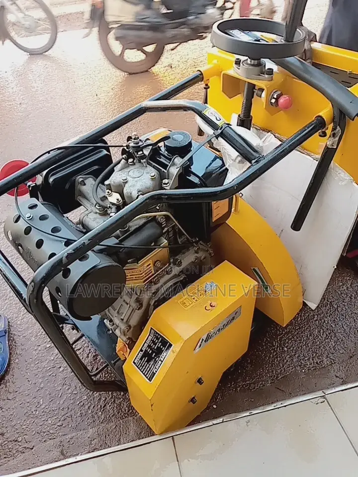 Floor Saw Machine