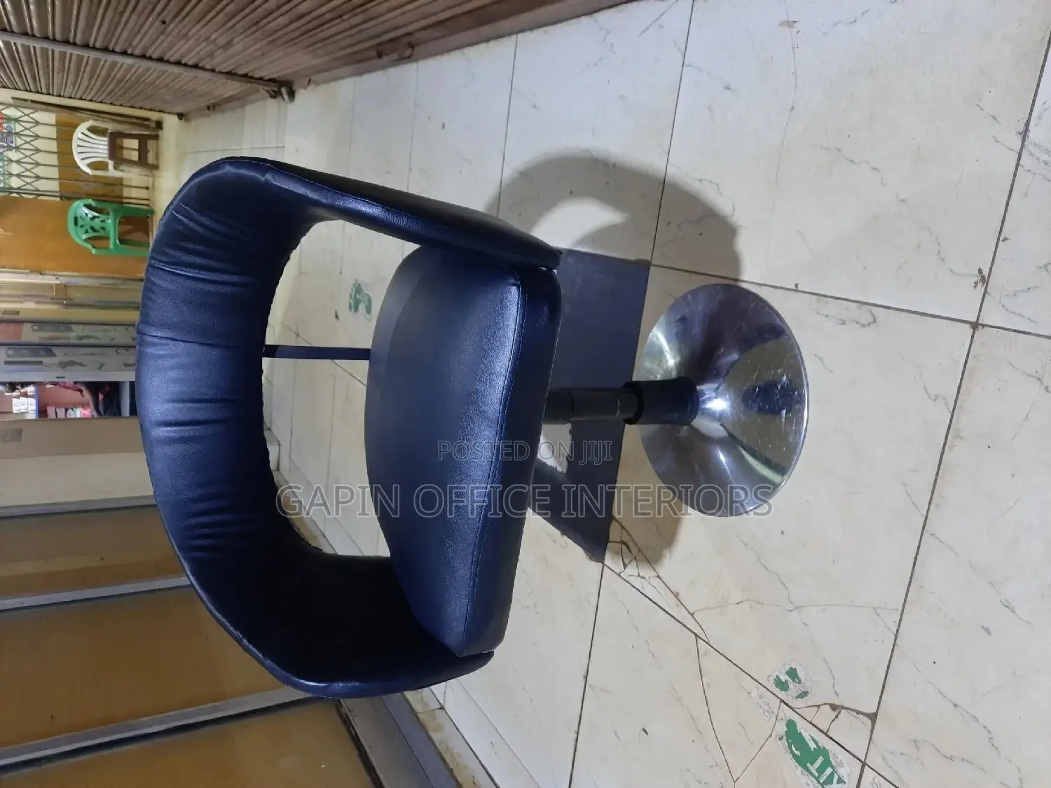 Saloon Chair// Office Chair