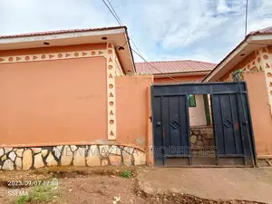 5bdrm House in Bulenga Town, Central Division for sale