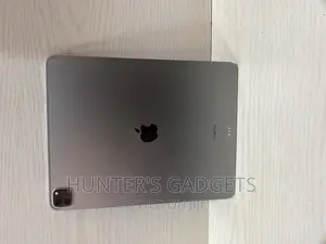 Apple iPad Pro 12.9 (2022) 256 GB Silver