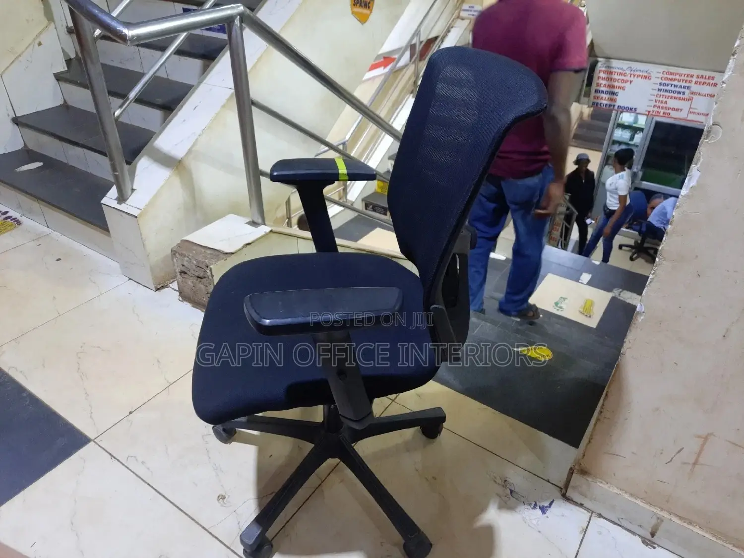 Adjustable Mesh Back Chair