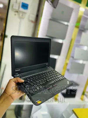 Laptop Lenovo ThinkPad X131e 4GB Intel Celeron HDD 500GB