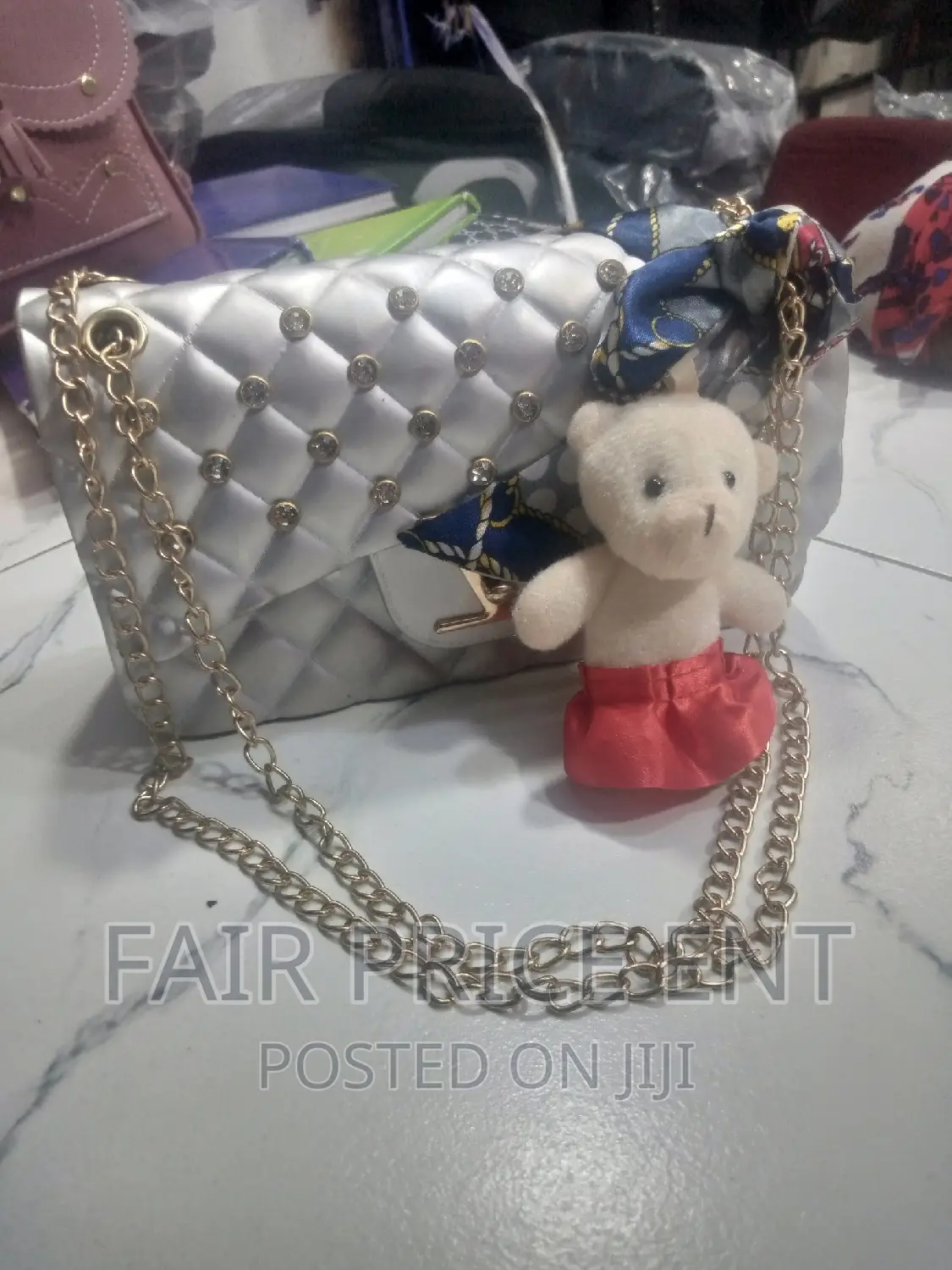 Classy Portable Handbag. Medium ( Gold)