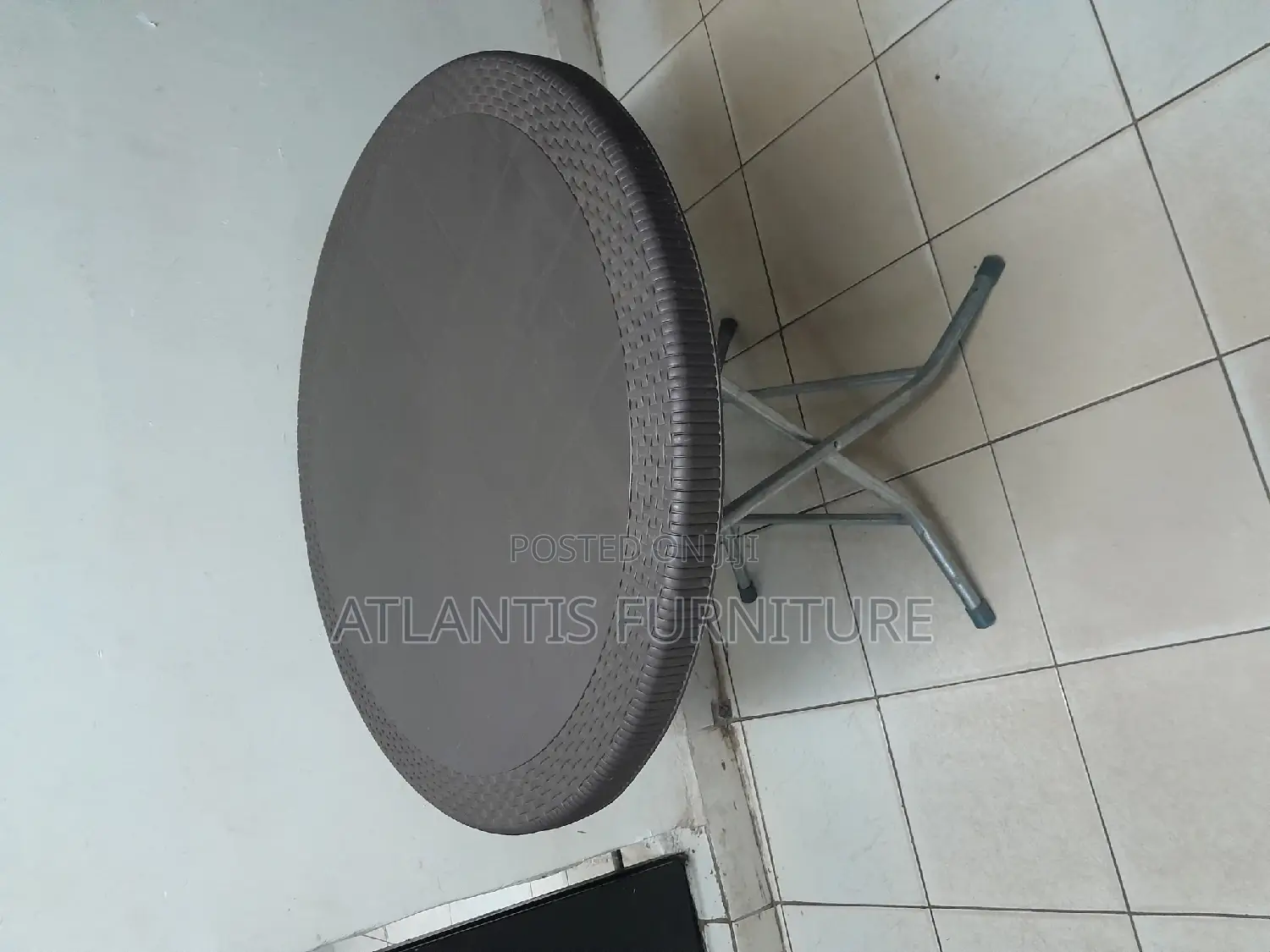 A Foldable Round Plastic Ta