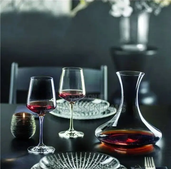 Decanter With 6 Wine Glasses