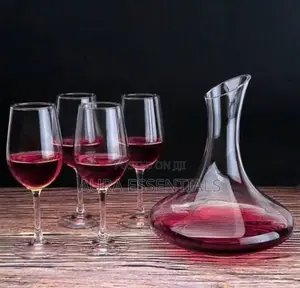 Decanter With 6 Wine Glasses