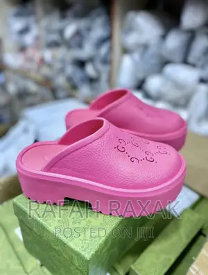 Classic Ladies Pinky Gucci Dapadans