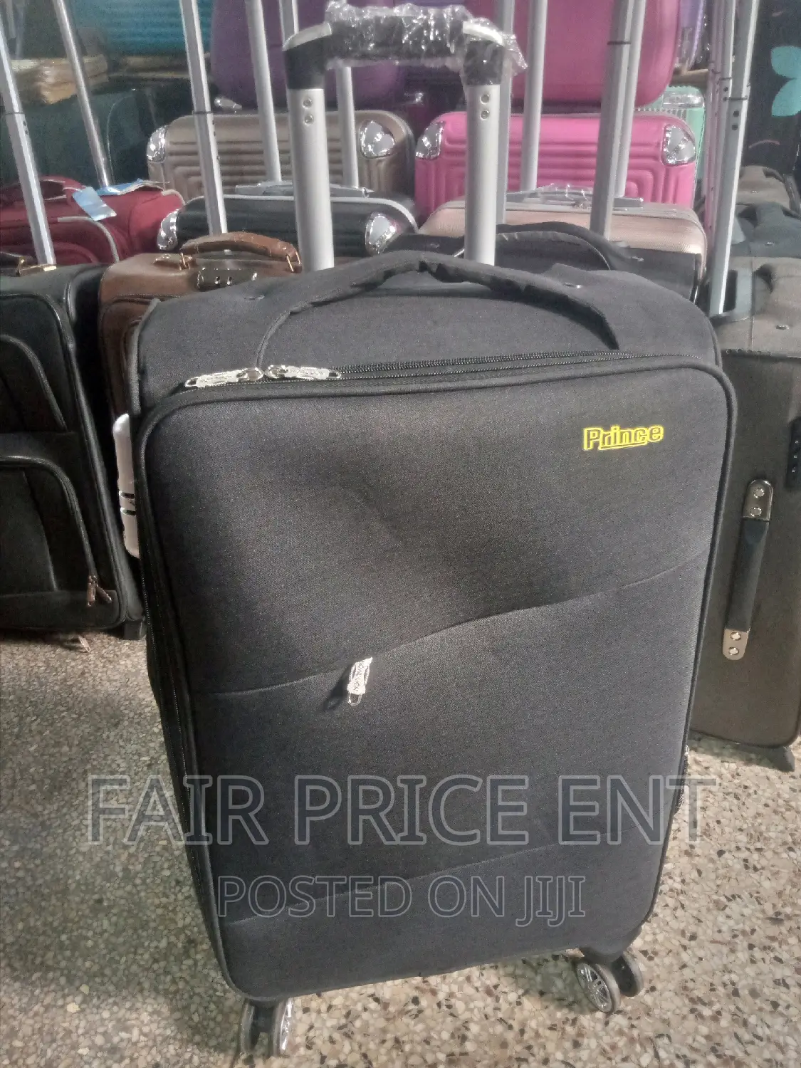 Vip Classy Prince Suitcase.Medium.( Black)