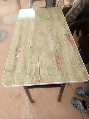 A Foldable Executive Table