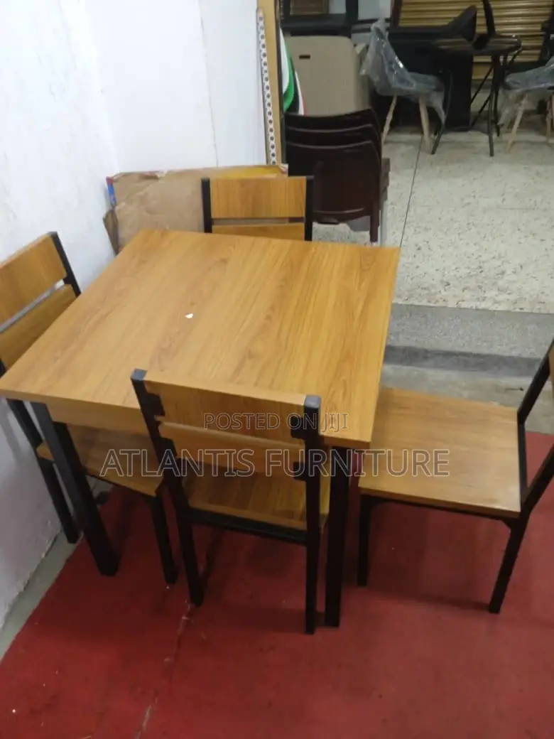 An Extraordinary Daining Table
