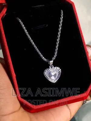 Simple Lady’S Necklaces Available