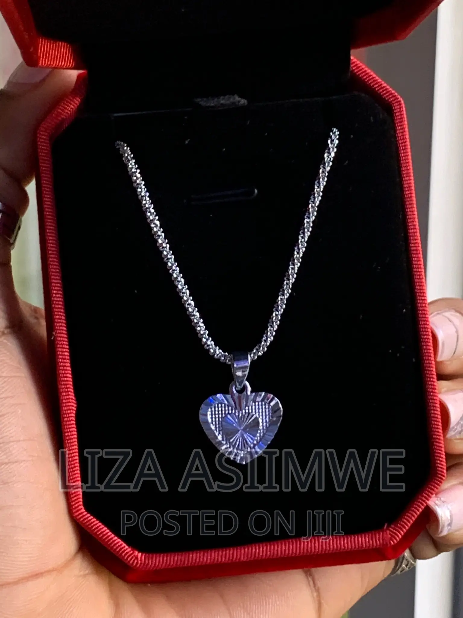 Simple Lady’S Necklaces Available
