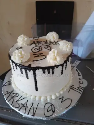  Cakes in White Black Drips So Fresh Yummy 8b