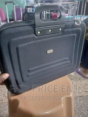 Vip Executive Briefcase. Medium.( Black)