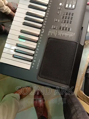 Yamaha PSR E373 Keyboard