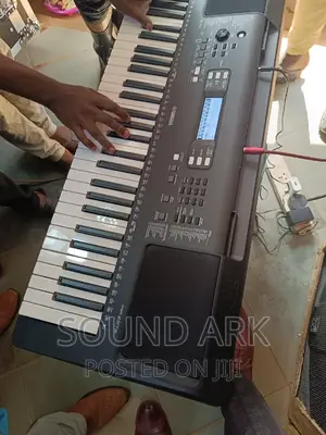 Yamaha PSR E373 Keyboard