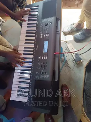 Yamaha PSR E373 Keyboard