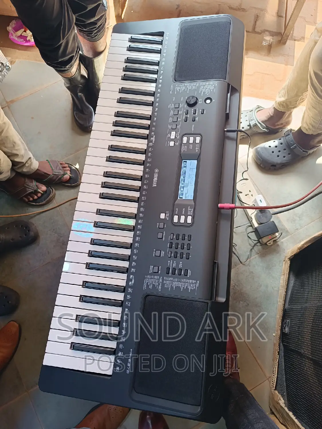 Yamaha PSR E373 Keyboard