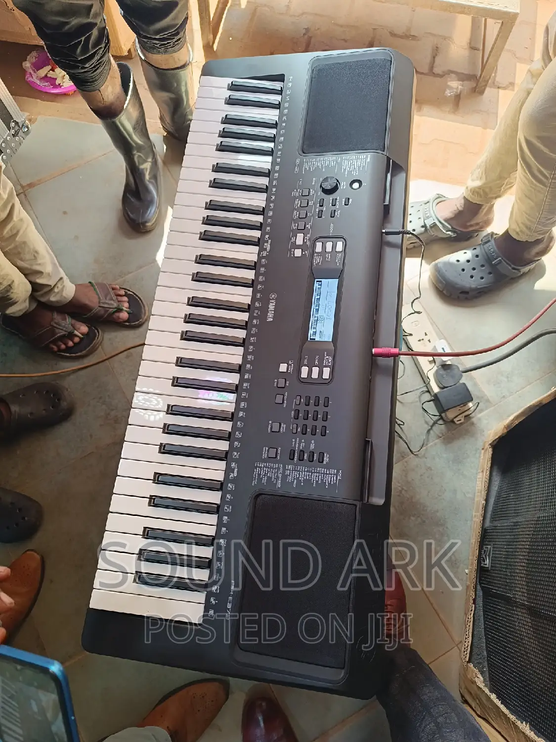 Yamaha PSR E373 Keyboard