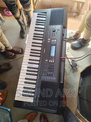 Yamaha PSR E373 Keyboard