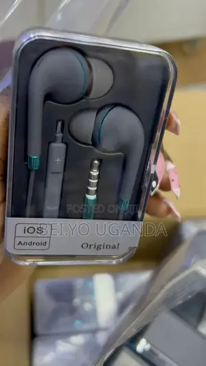 Earphones AKG