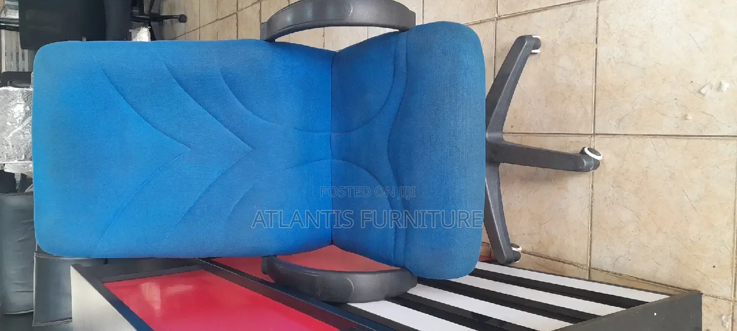 An Fabric Executive Office Chair High Back