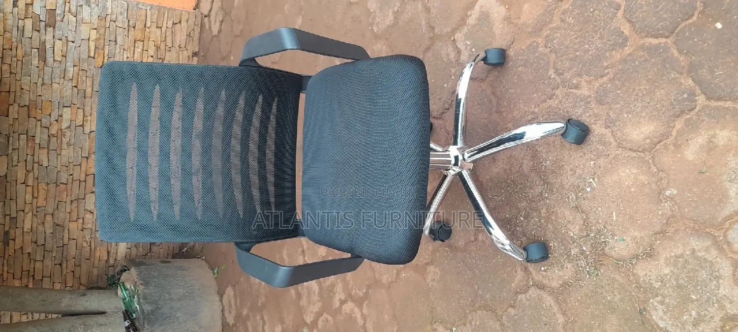 A Durable Mesh Visitors Chair