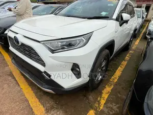 Toyota RAV4 2022 White
