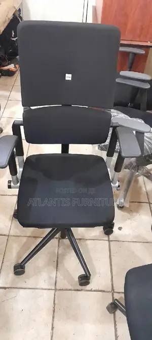 An Fabric Office Chair
