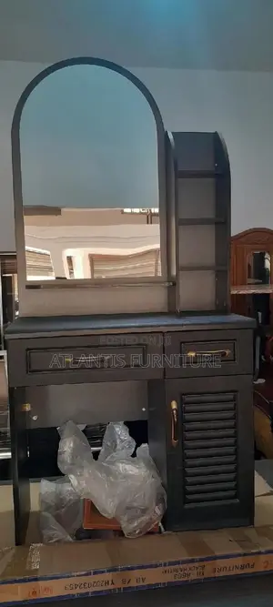 An Executive Dressing Mirror