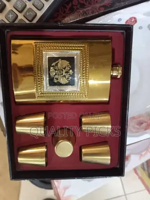 Hip Flask With Glass