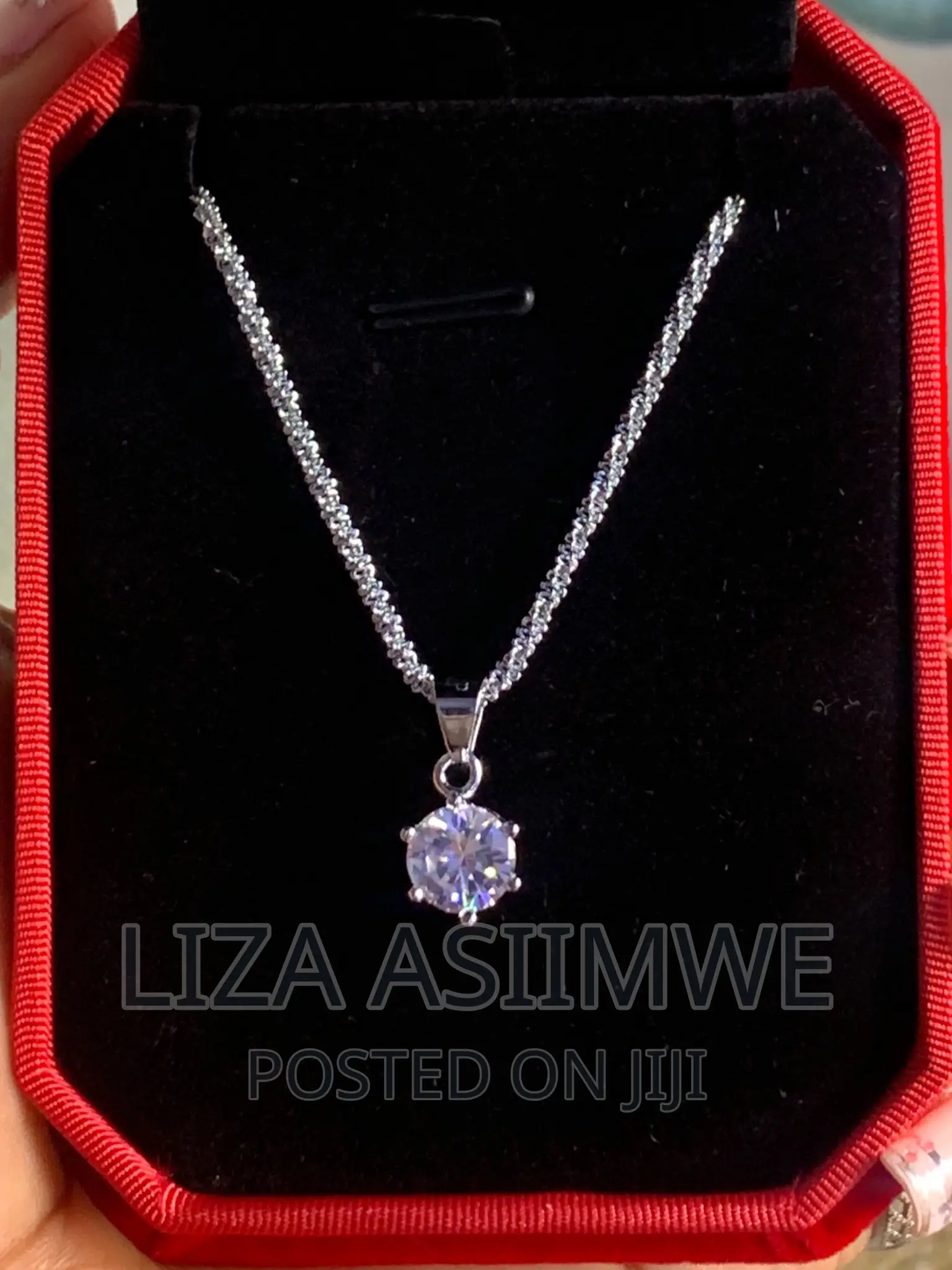 Simple Lady’S Necklaces Available