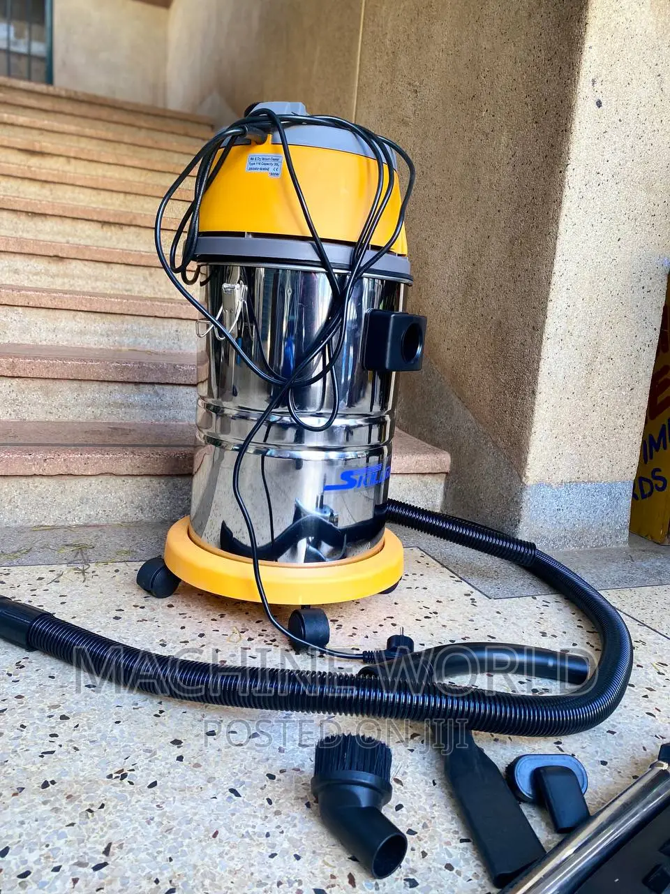 Vacuum Cleaner (Skilmax)