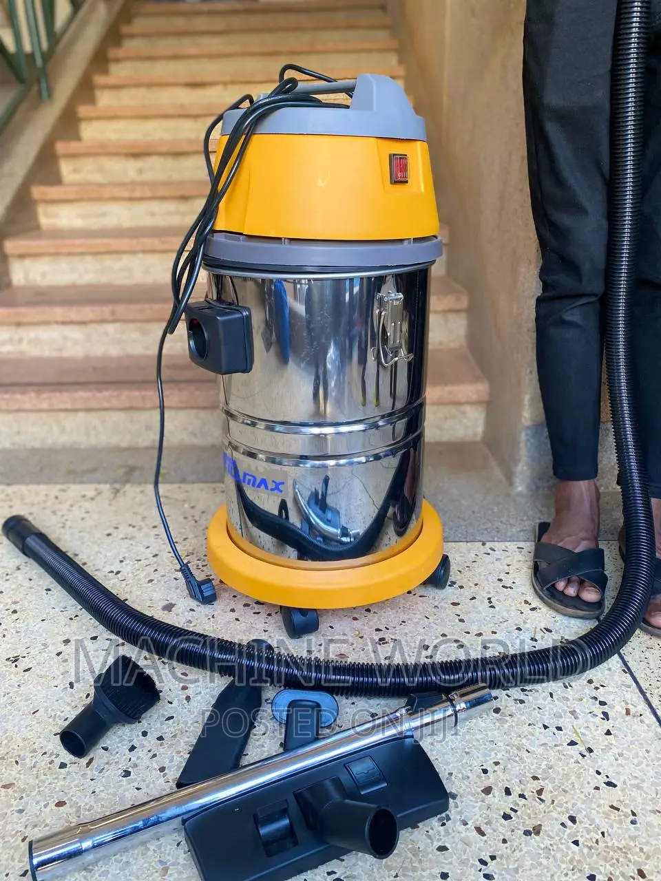 Vacuum Cleaner (Skilmax)