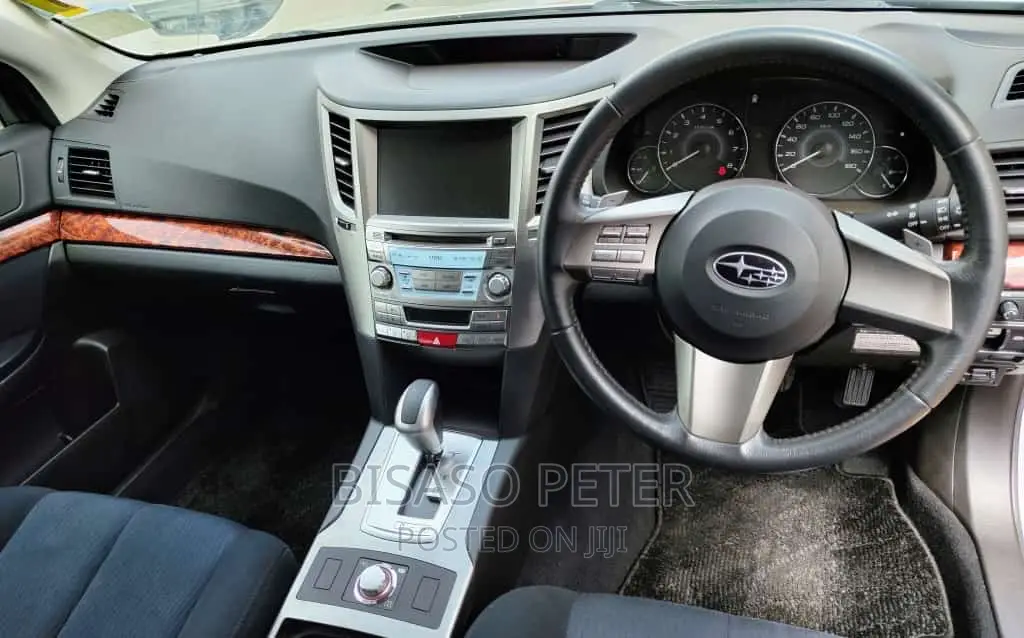 Subaru Outback 2.5i Premium 2010 White