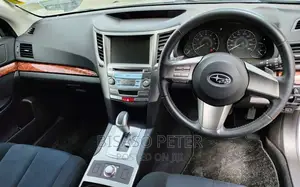 Subaru Outback 2.5i Premium 2010 White