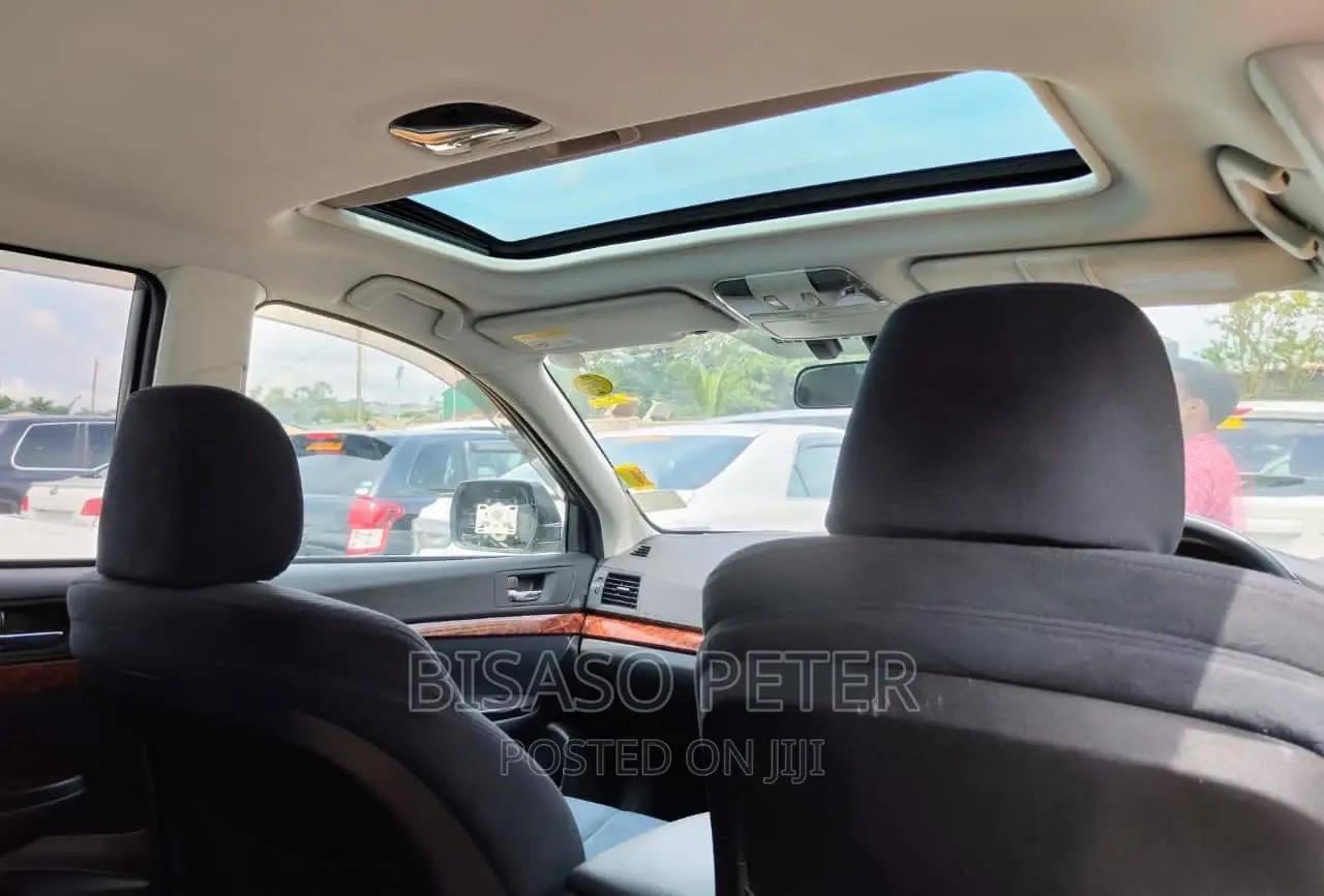 Subaru Outback 2.5i Premium 2010 White
