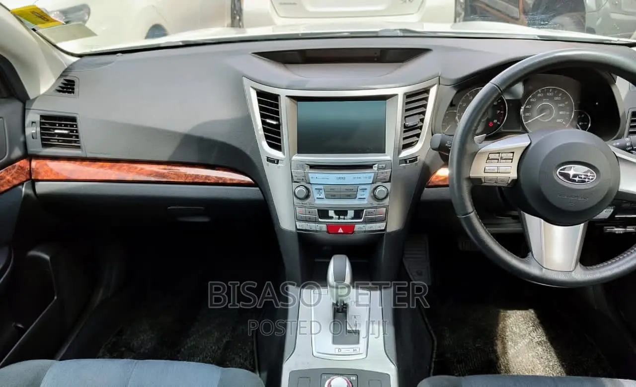 Subaru Outback 2.5i Premium 2010 White