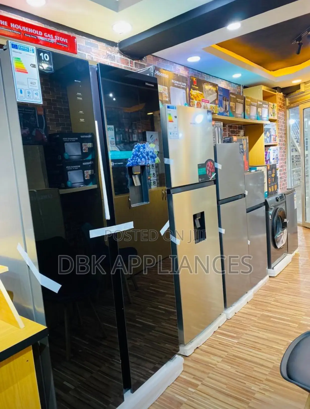 Hisense 750ltrs Side by Side Refrigerator With a Dispenser