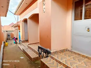 6bdrm House in Bulenga Town, Central Division for sale