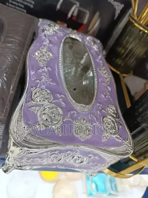 Tissue Holder