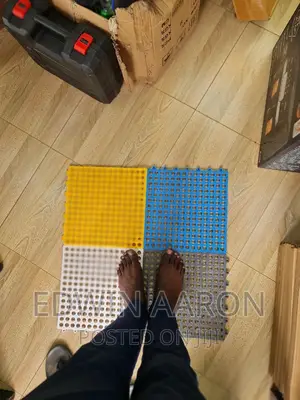 Bath Room Anti Slippery Mats( 30cm X 30cm Each Mat)