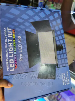 Varicolor Pro LED-600 Professional LED Light Kit