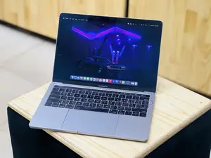 Laptop Apple MacBook Pro 2018 8GB Intel Core I5 SSHD (Hybrid) 256GB