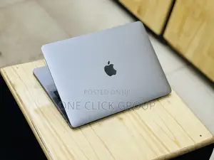 Laptop Apple MacBook Pro 2018 8GB Intel Core I5 SSHD (Hybrid) 256GB