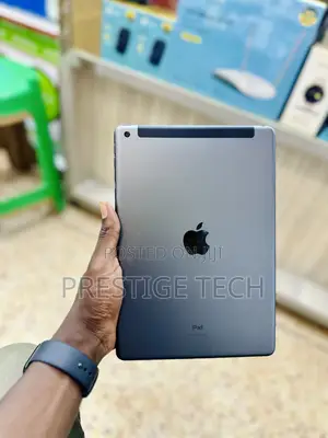 New Apple iPad 10.2 (2021) 64 GB Black