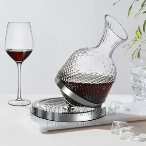 Spinning 360° Glass Wine Decanter