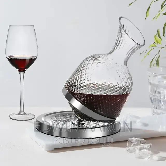 Spinning 360° Glass Wine Decanter